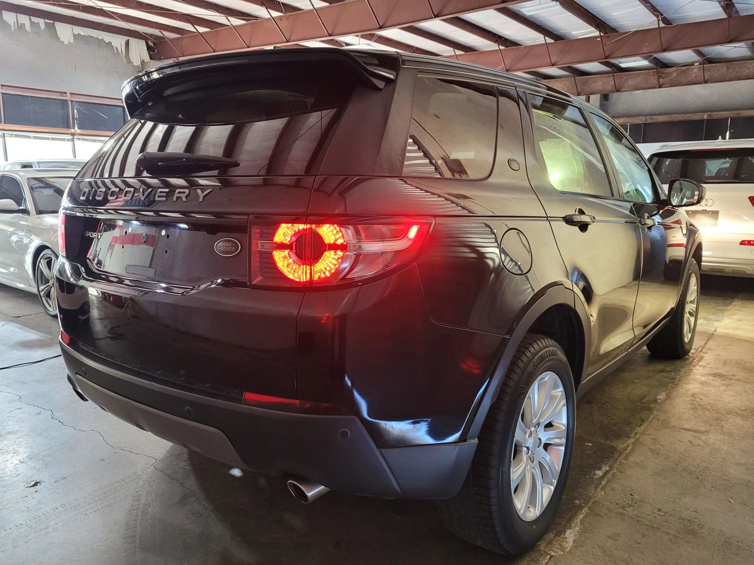 Used 2017 Land Rover Discovery Sport SE image 6
