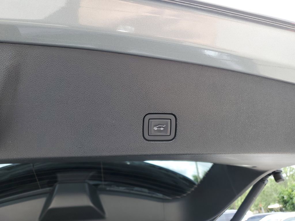 Used 2023 Cadillac XT6 Premium Luxury image 8