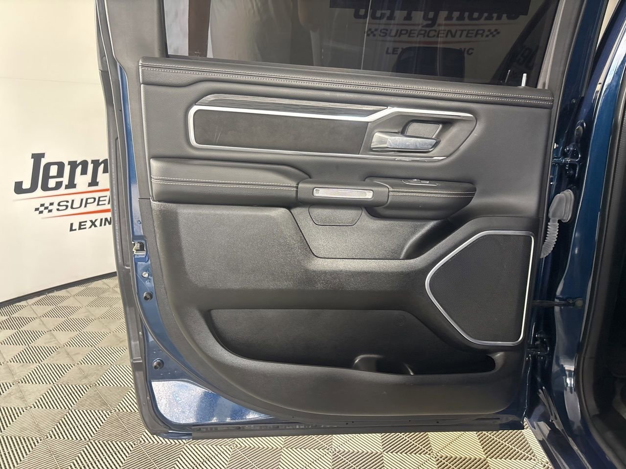 Used 2023 RAM 1500 Laramie AWD/4WD image 20