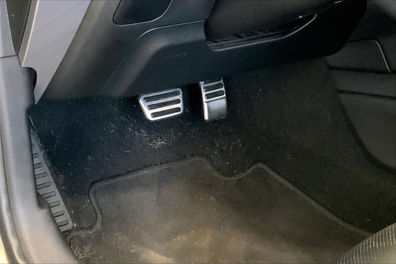Used 2019 Ford Mustang Premium RWD image 22