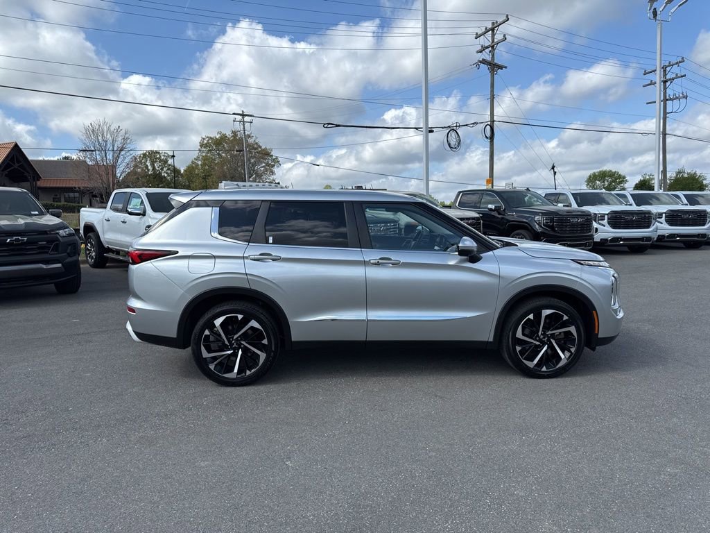Used 2022 Mitsubishi Outlander SE image 6