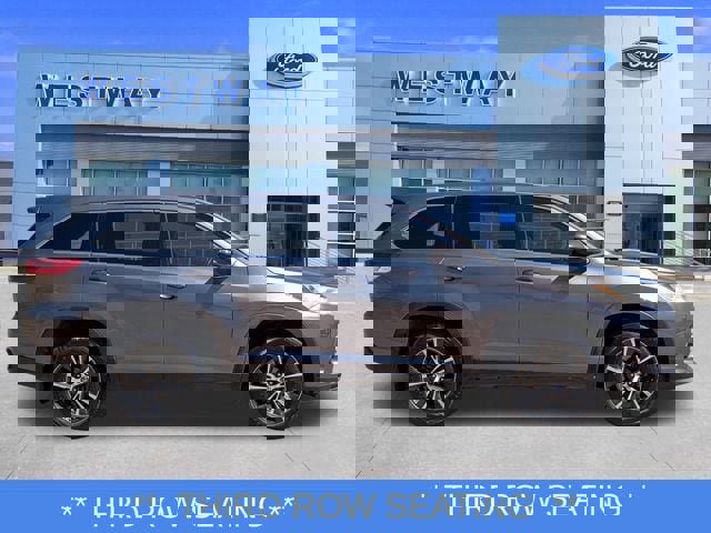 Used 2019 Toyota Highlander LE FWD image 2