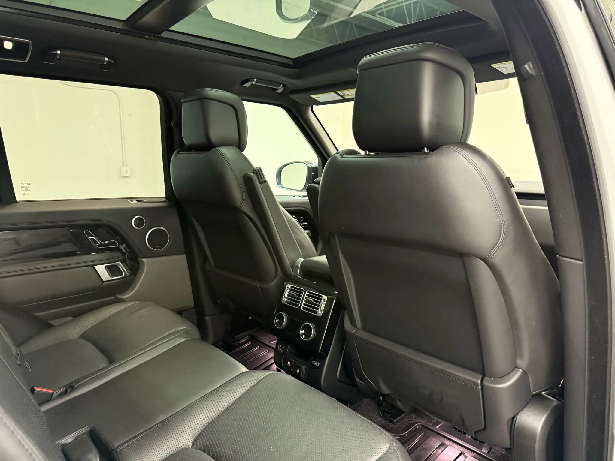 Used 2018 Land Rover Range Rover HSE image 13