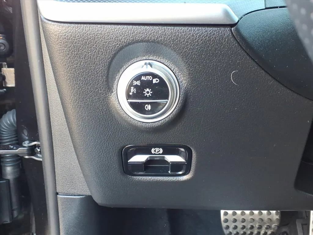 Used 2024 Mercedes-Benz C 300 4MATIC Sedan w/ AMG Line w/ Night Package image 28