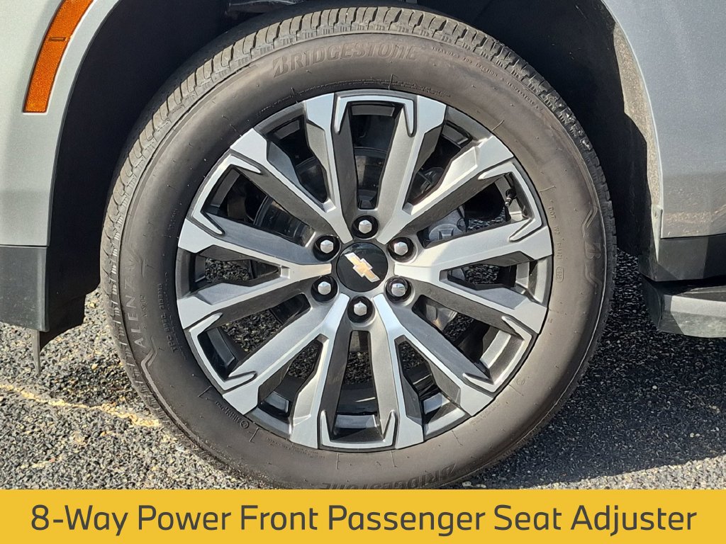 Used 2025 Chevrolet Suburban High Country AWD/4WD image 11