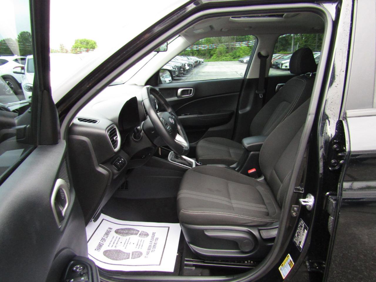 Used 2022 Hyundai Venue SEL FWD image 17