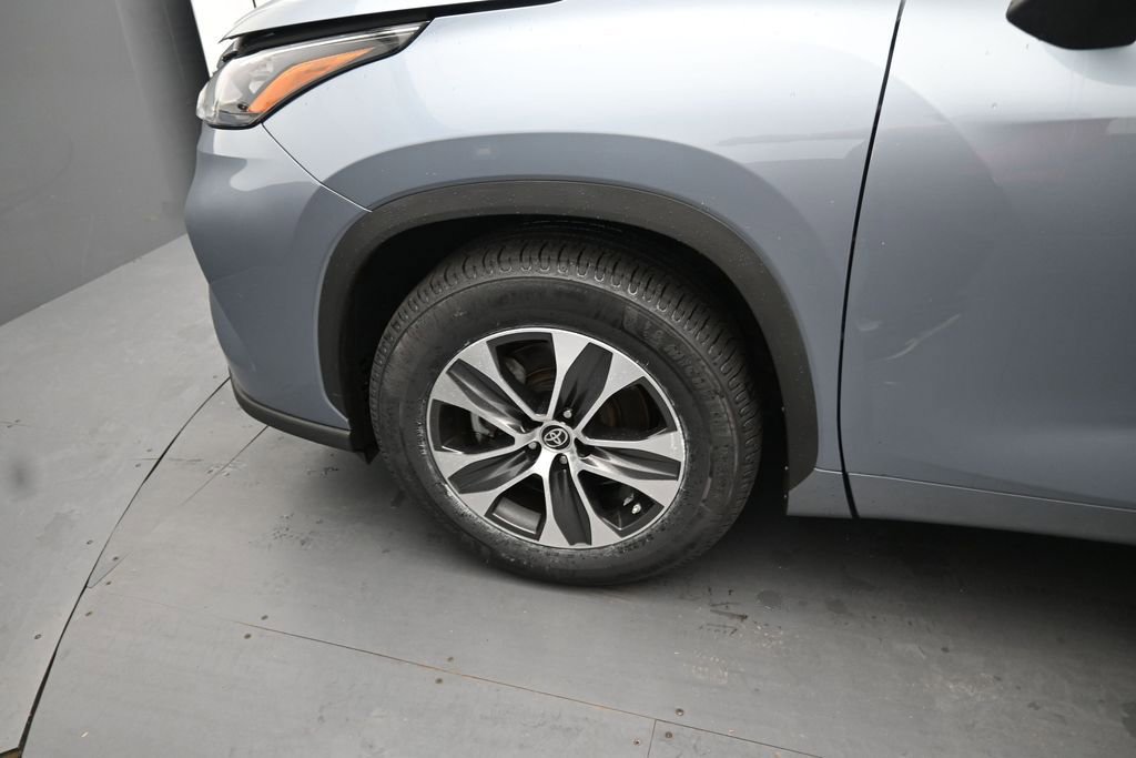 Used 2020 Toyota Highlander XLE FWD image 17