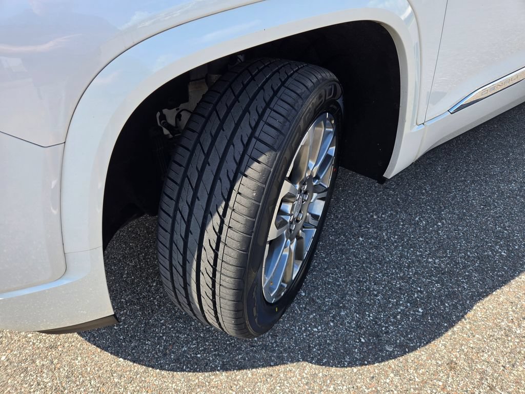 Used 2020 GMC Acadia Denali w/ Technology Package FWD image 15