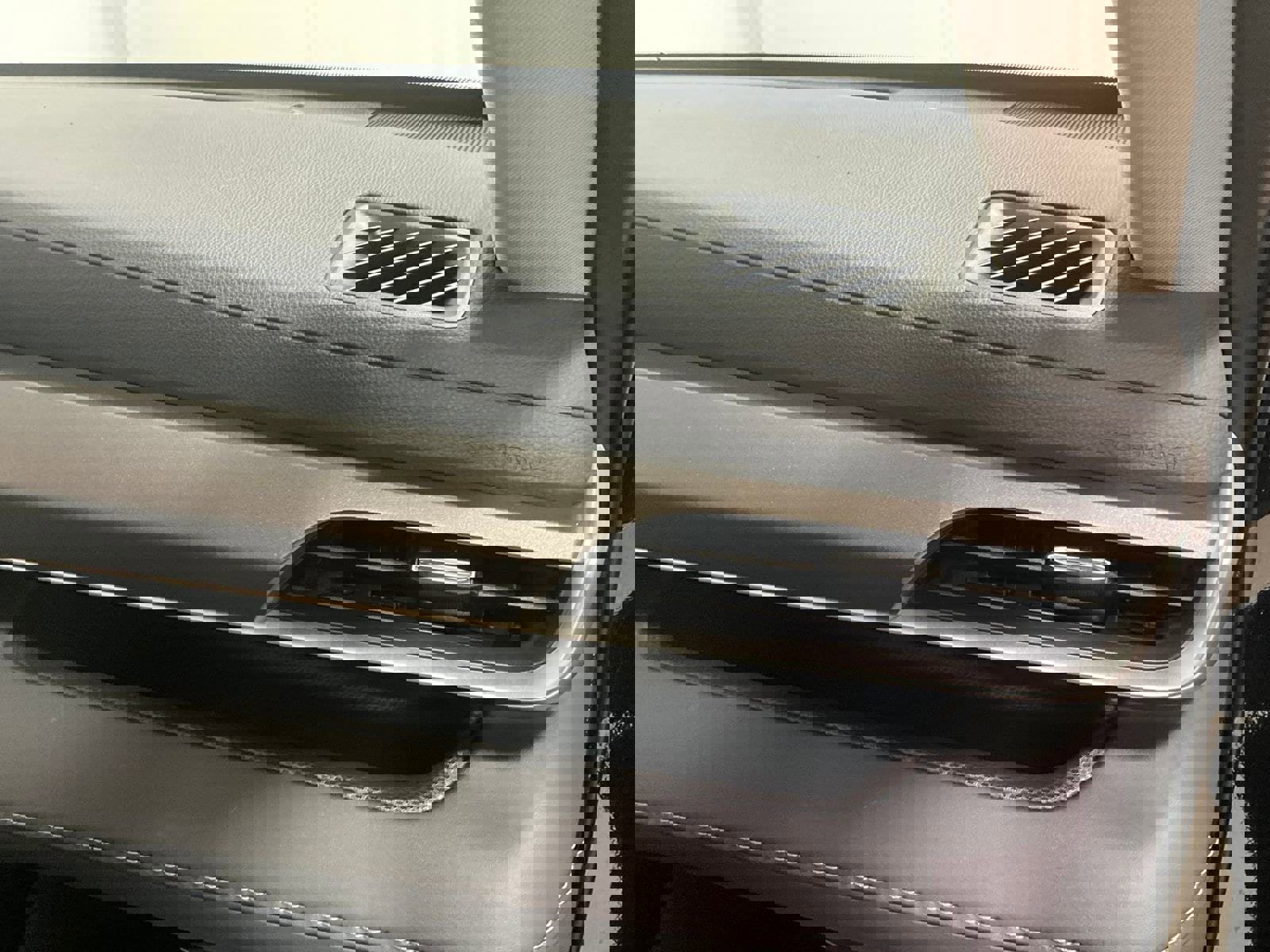 Used 2023 Toyota Highlander L image 12