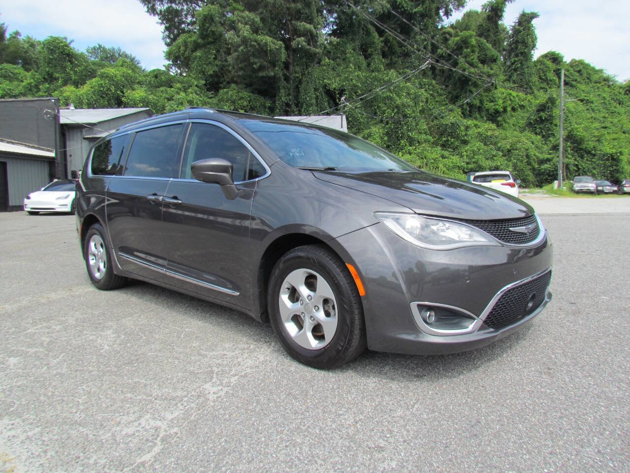 Used 2017 Chrysler Pacifica Touring-L Plus w/ Advanced Safetytec Group image 1