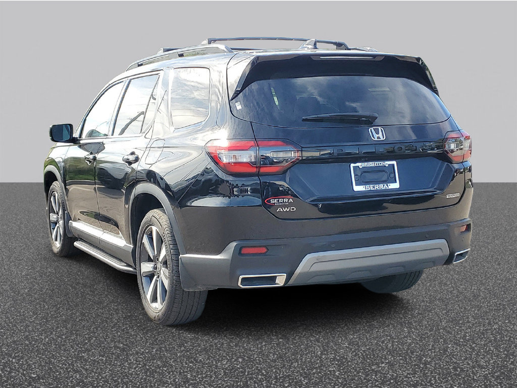 Certified 2025 Honda Pilot Touring image 2