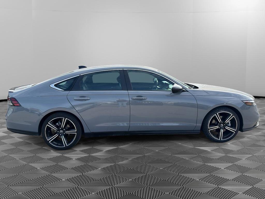 Used 2025 Honda Accord Sport image 2