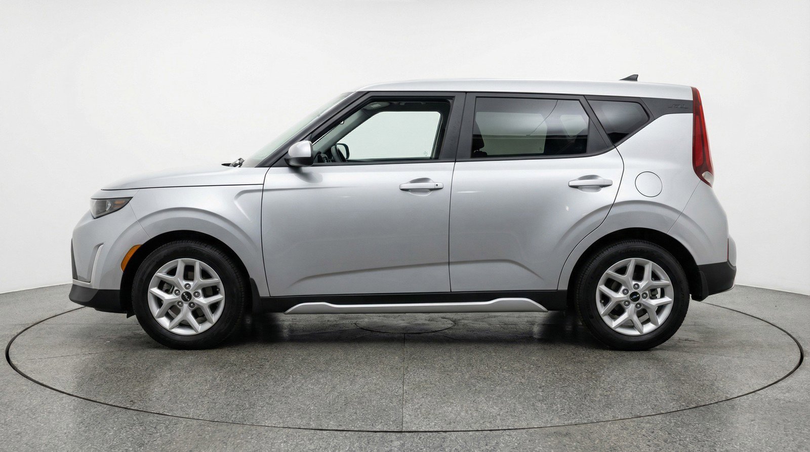 Used 2025 Kia Soul LX w/ LX Technology Package FWD image 5