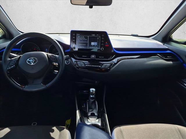 Used 2020 Toyota C-HR XLE FWD image 17