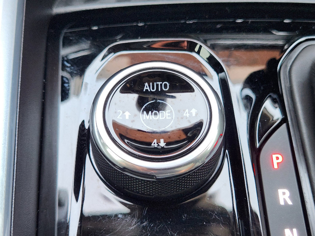 Used 2025 Chevrolet Colorado ZR2 w/ Technology Package image 25