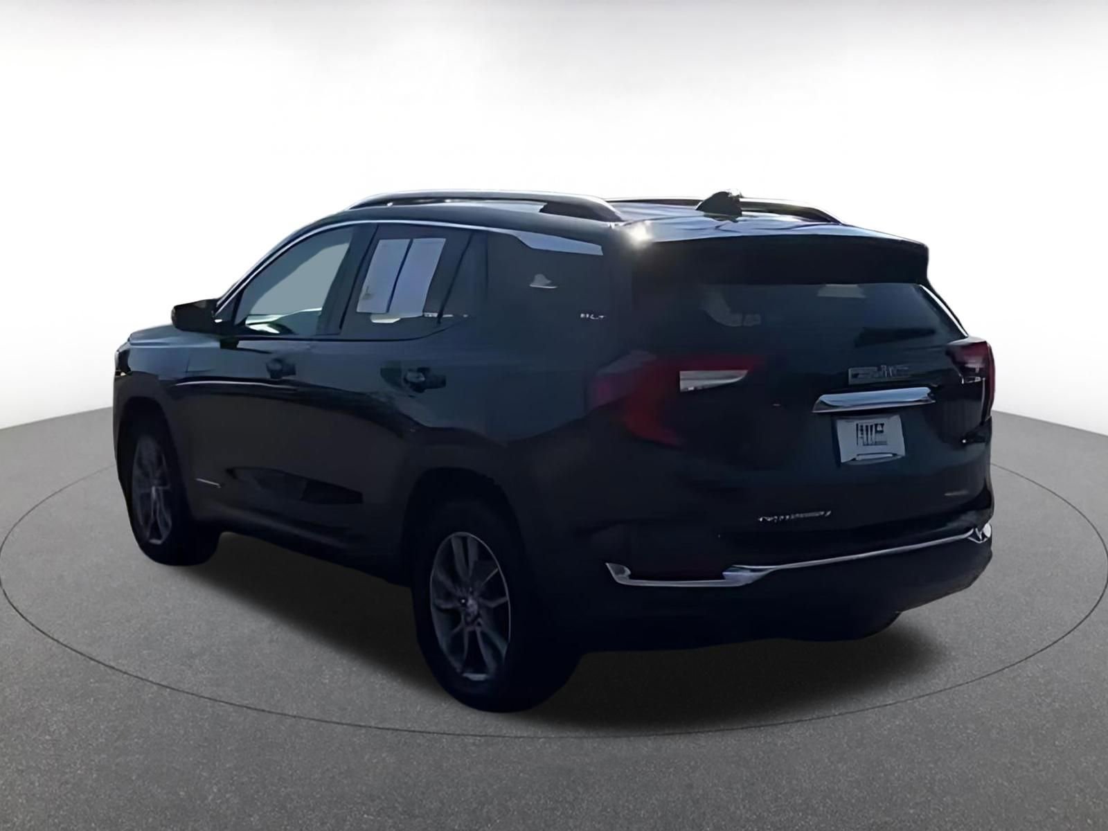 Used 2024 GMC Terrain SLT AWD/4WD image 15