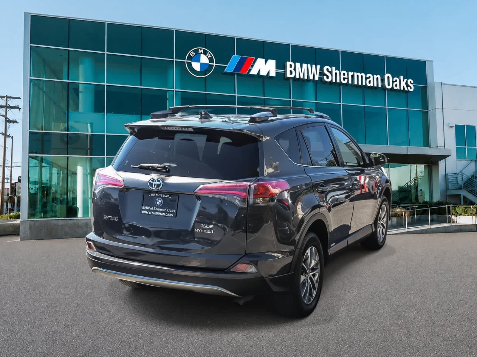 Used 2017 Toyota RAV4 XLE w/ Carpet Mat Package AWD/4WD image 8
