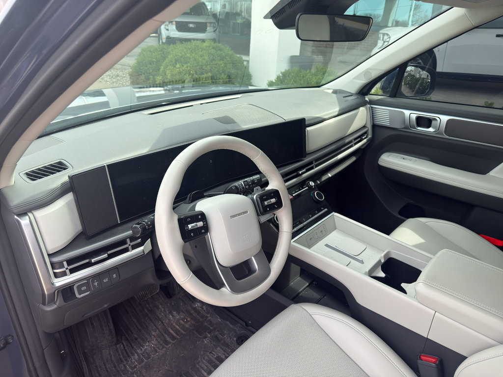 Used 2025 Hyundai Santa Fe SEL FWD image 8