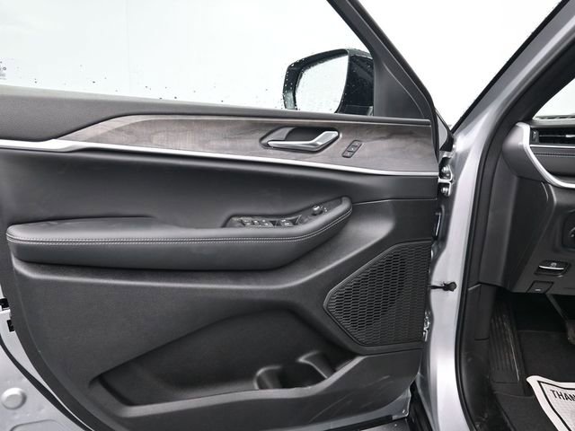 New 2025 Jeep Grand Cherokee Limited AWD/4WD image 9