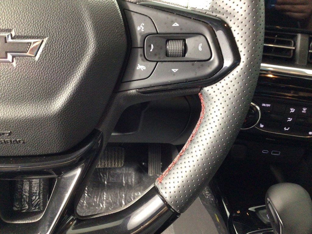 Used 2025 Chevrolet Trax RS image 21