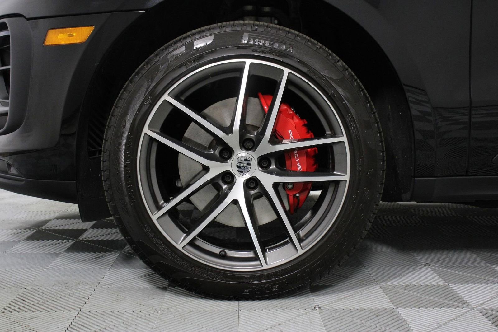 Certified 2025 Porsche Macan S image 30