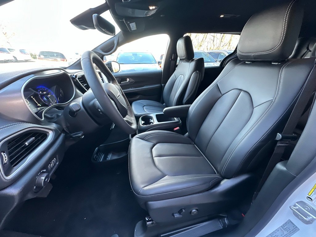 New 2026 Chrysler Pacifica Select image 17