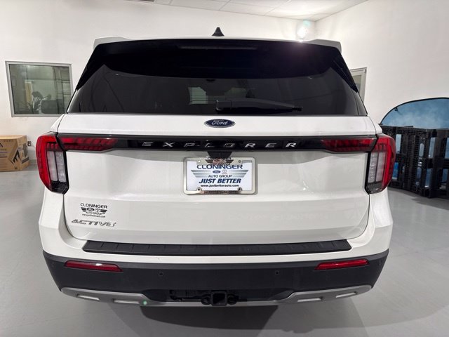 Used 2025 Ford Explorer Active w/ Active Comfort Package RWD image 8