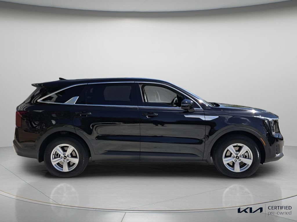Certified 2026 Kia Sorento LX FWD image 4