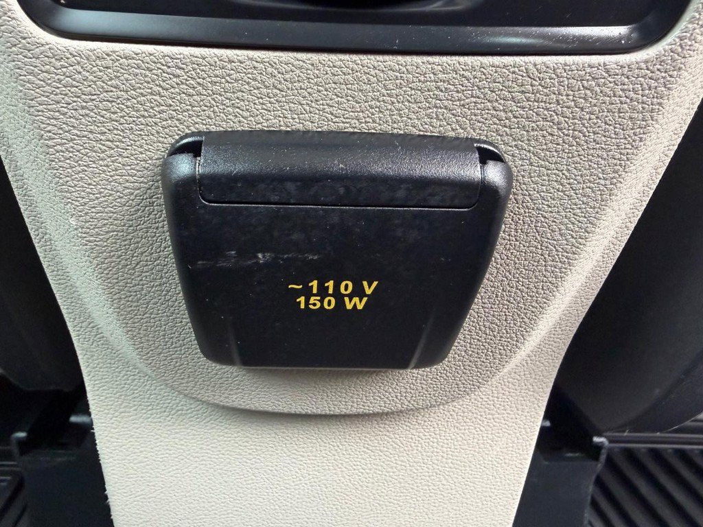 Used 2017 Ford C-MAX SE w/ Interior Protection Package image 38