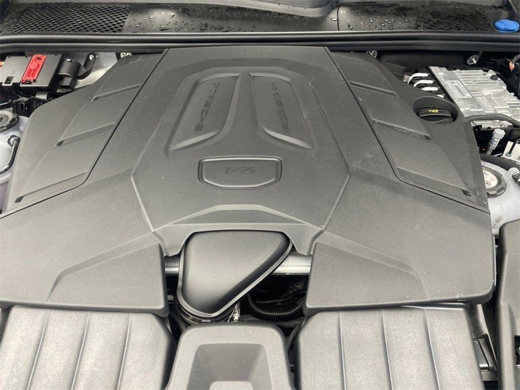Certified 2025 Porsche Cayenne image 18