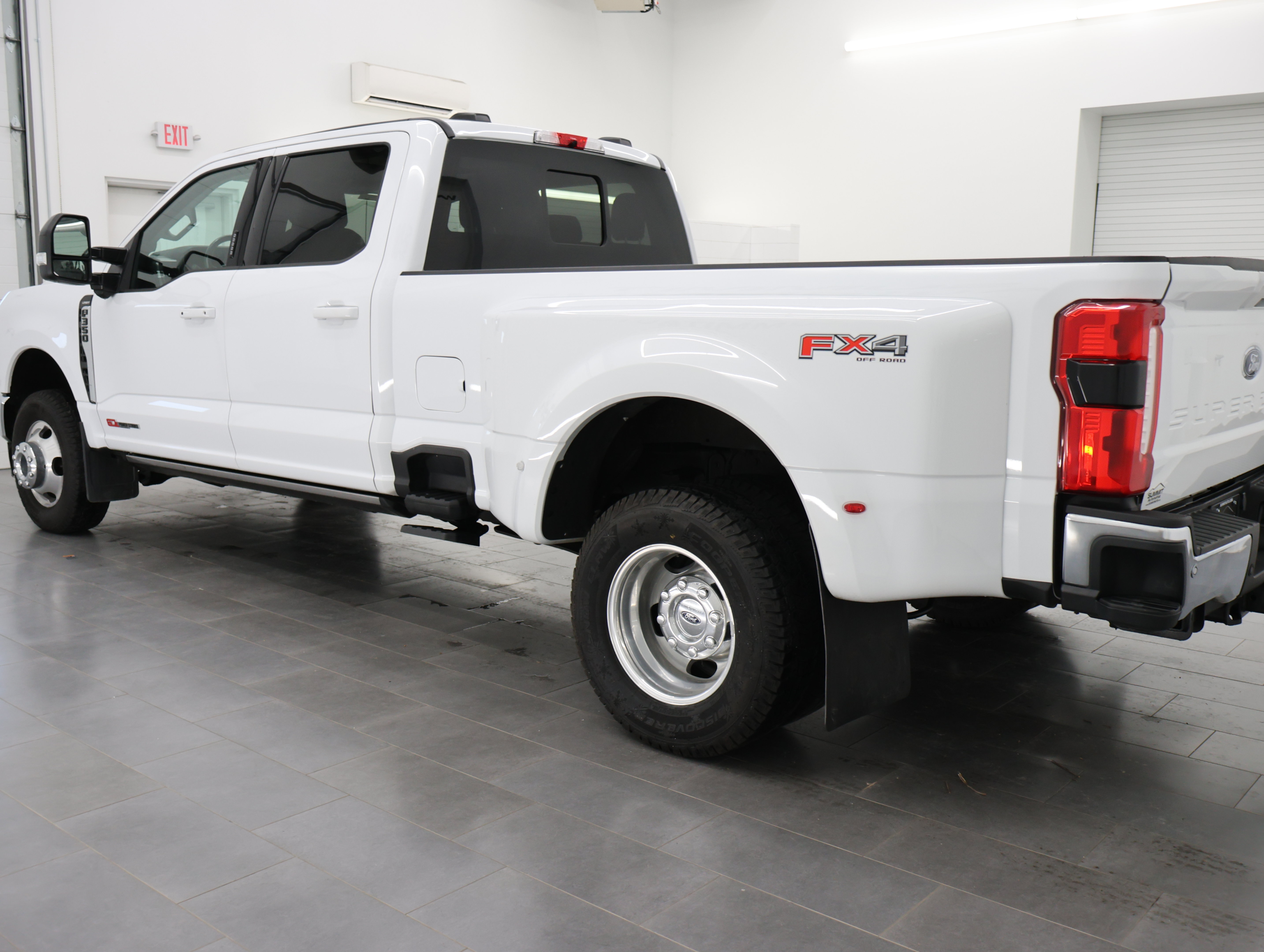 Used 2024 Ford F350 Lariat w/ Lariat Ultimate Package AWD/4WD image 6
