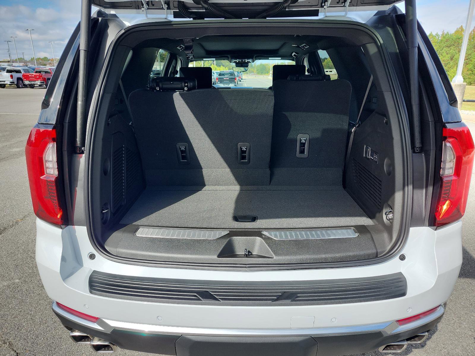 New 2026 GMC Yukon Denali image 8