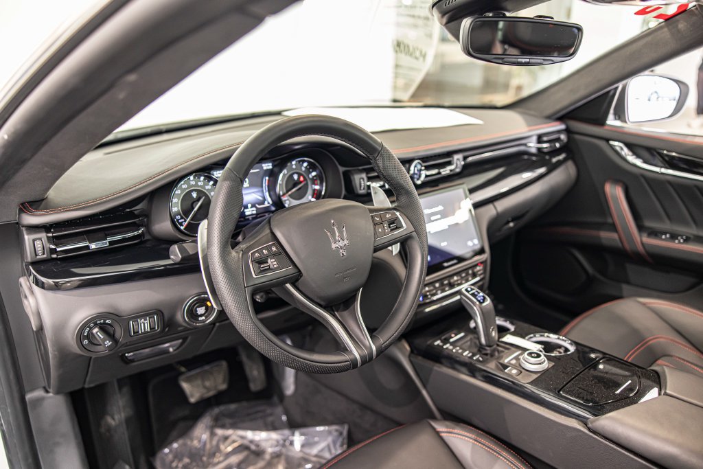 Used 2023 Maserati Quattroporte Modena Q4 AWD/4WD image 21