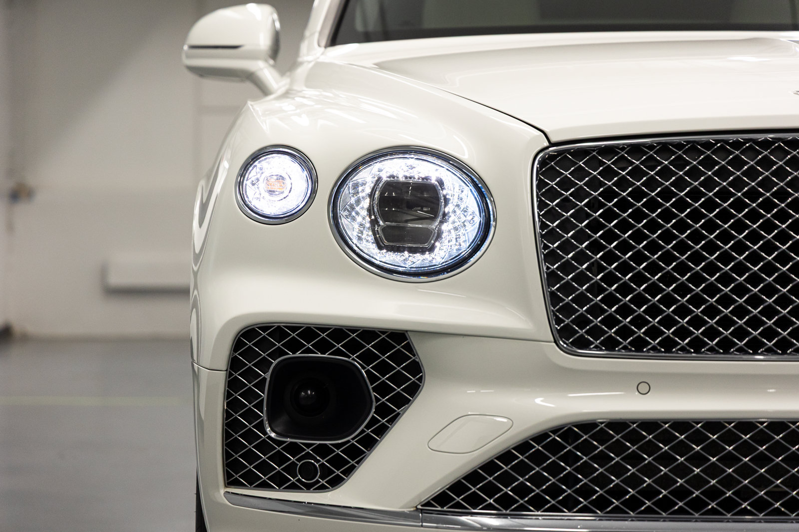 Used 2023 Bentley Bentayga AWD/4WD image 10