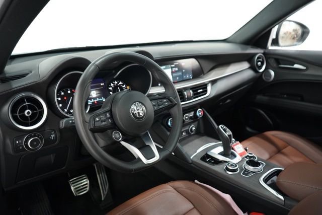 Used 2023 Alfa Romeo Stelvio Ti AWD/4WD image 15