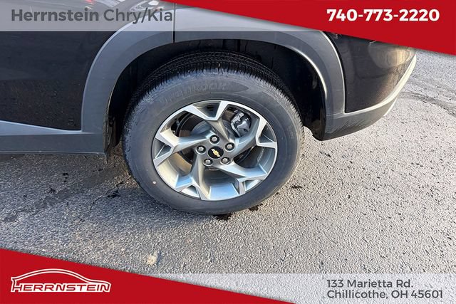 Used 2025 Chevrolet Trax LT FWD image 26