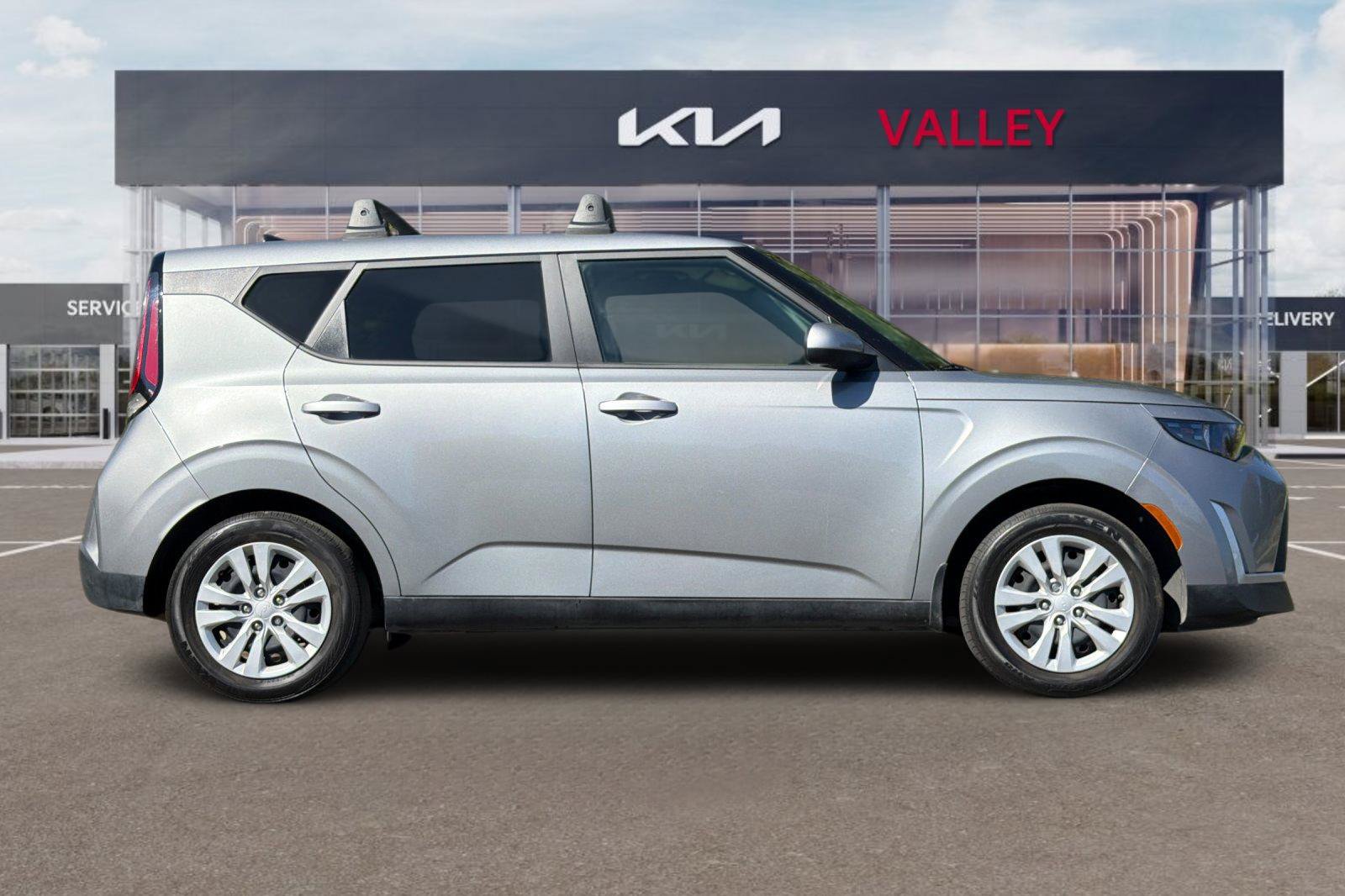 Used 2024 Kia Soul LX FWD image 3