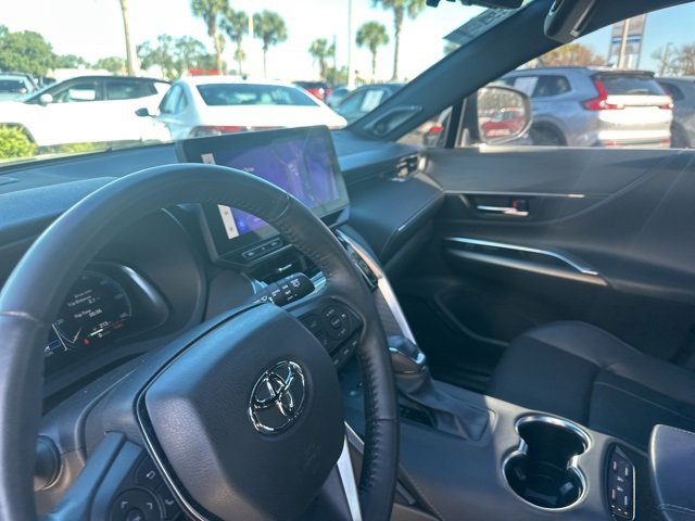Used 2024 Toyota Venza Limited image 16