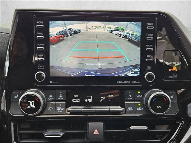 Used 2020 Toyota Highlander XLE image 11