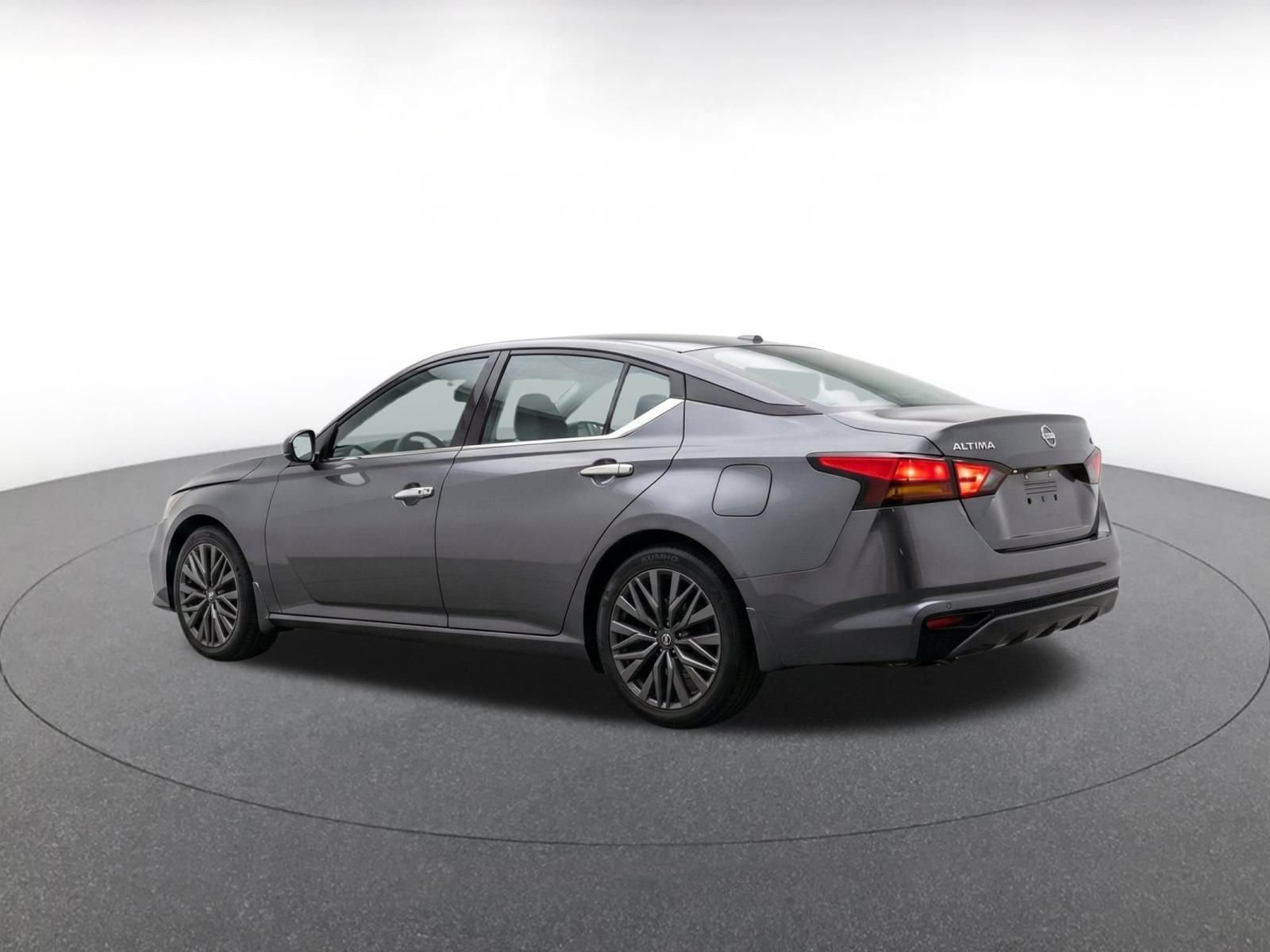 Used 2025 Nissan Altima 2.5 SV FWD image 5