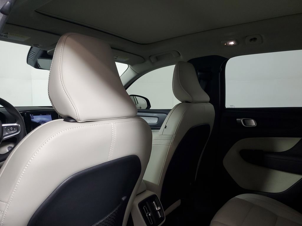 Certified 2026 Volvo XC40 B5 Ultra w/ Climate Package image 16