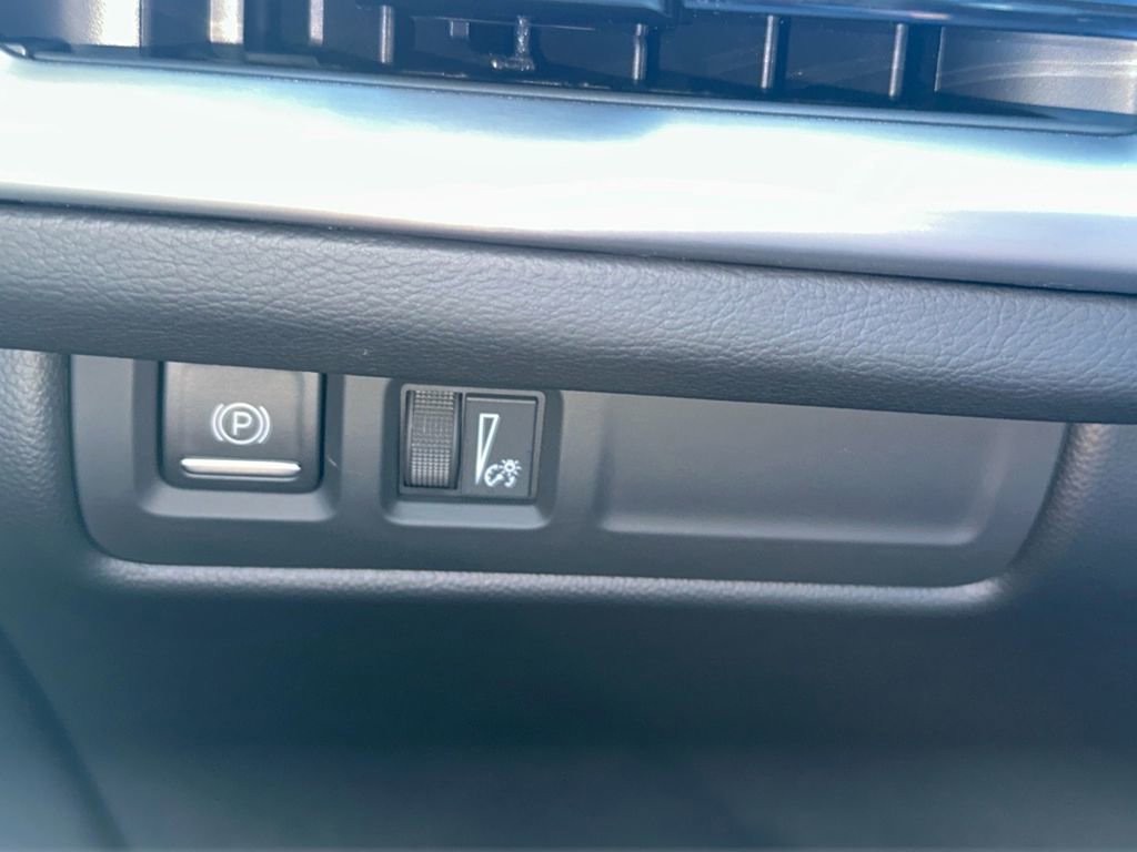 Used 2025 Cadillac XT4 Sport image 25