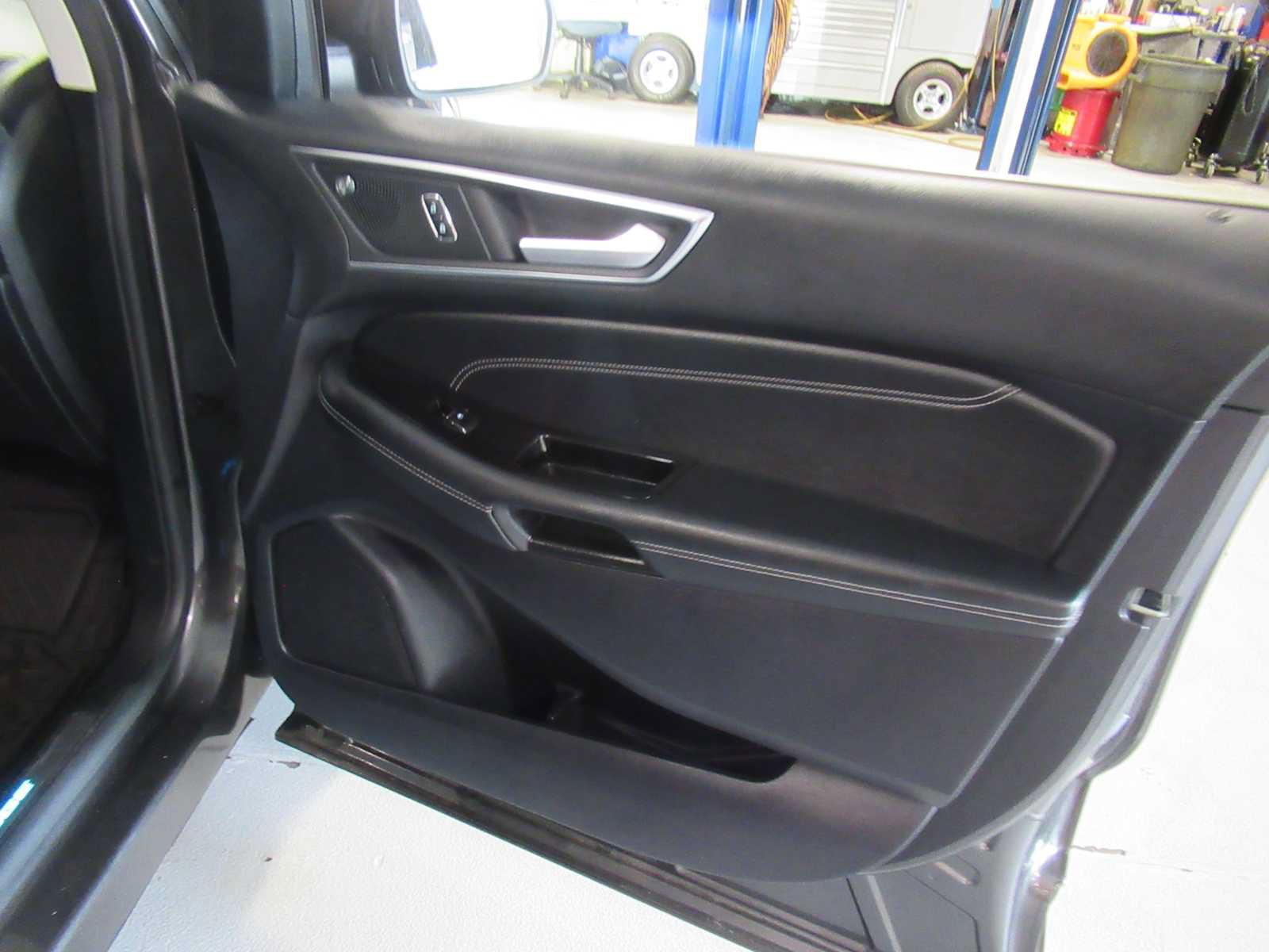 Used 2020 Ford Edge Titanium FWD image 24