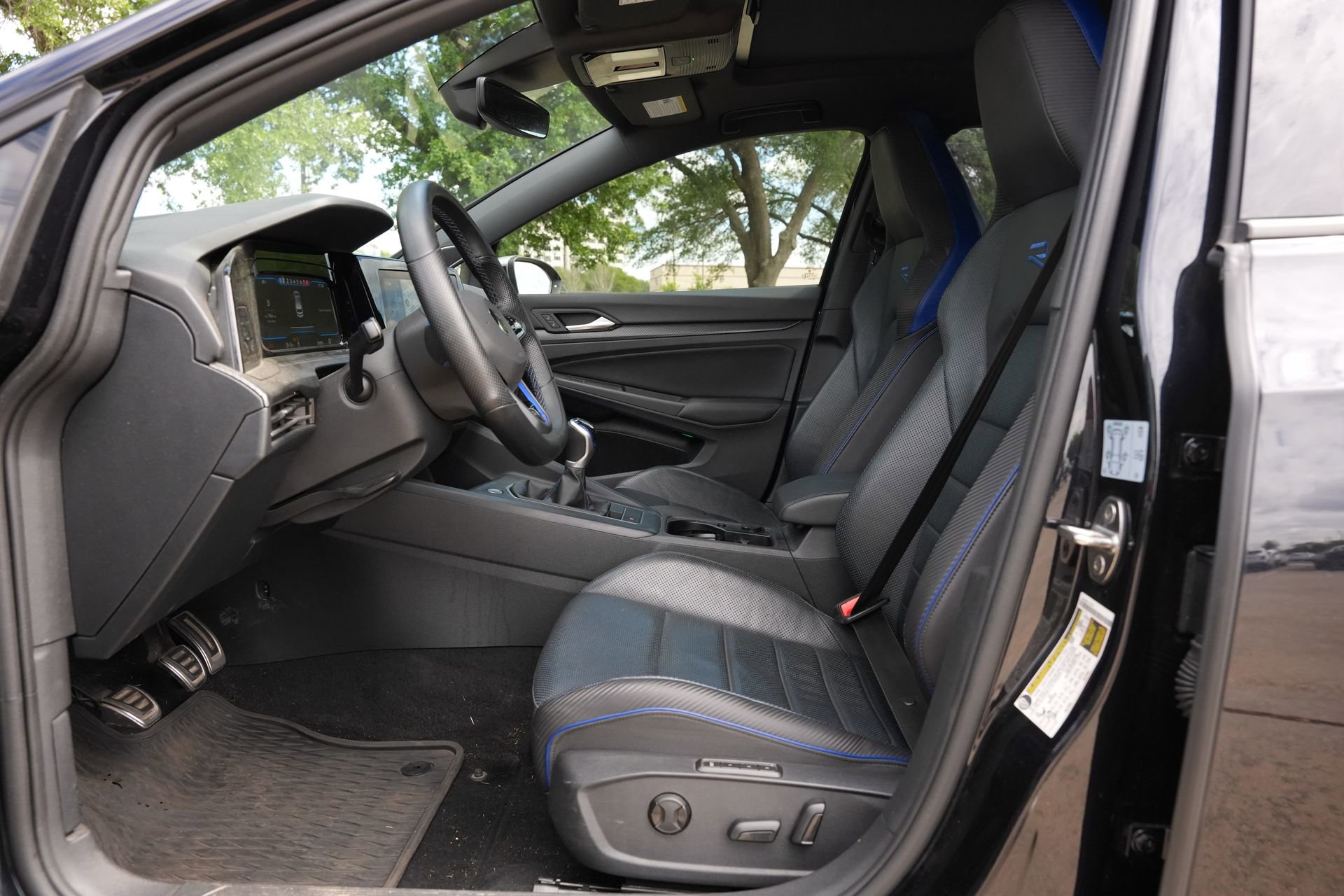 Used 2022 Volkswagen Golf R image 17