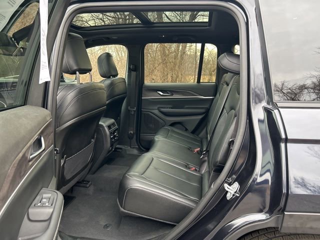 Used 2024 Jeep Grand Cherokee Limited w/ Black Appearance Package AWD/4WD image 25