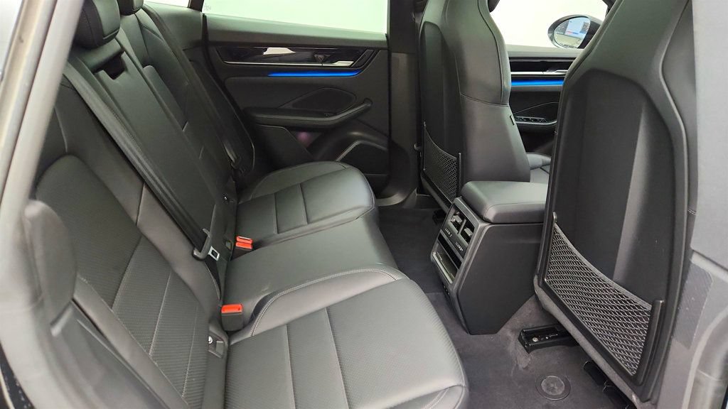 Used 2025 Porsche Macan 4 Electric AWD/4WD image 20