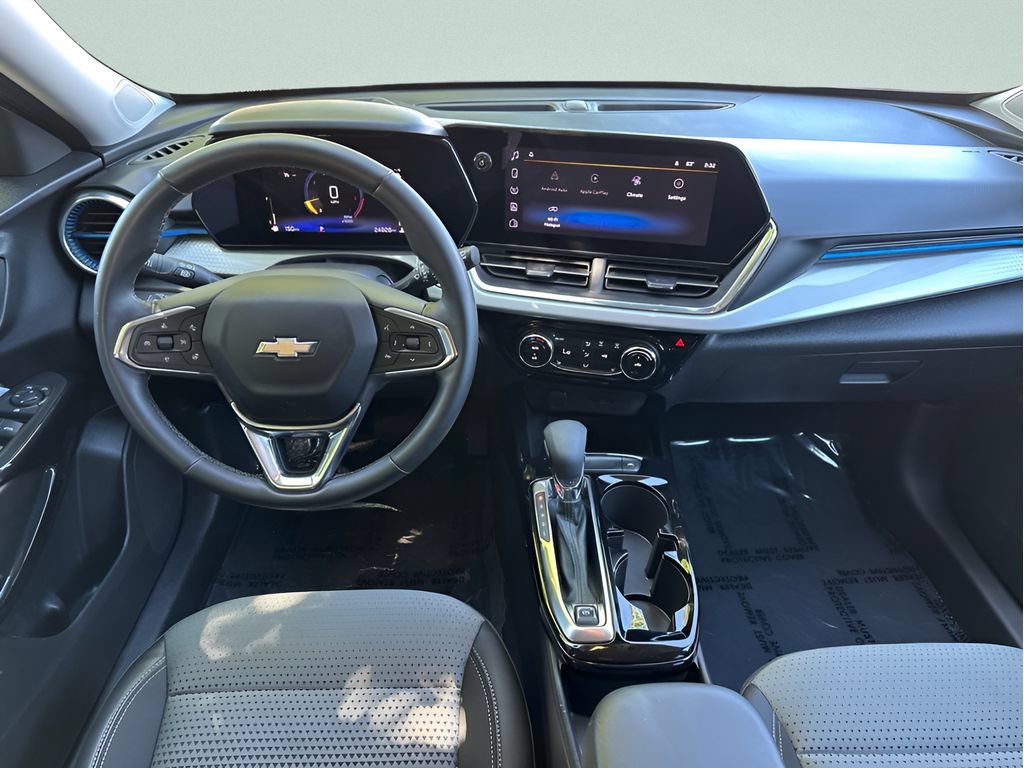 Used 2025 Chevrolet Trax LT w/ LT Convenience Package FWD image 14