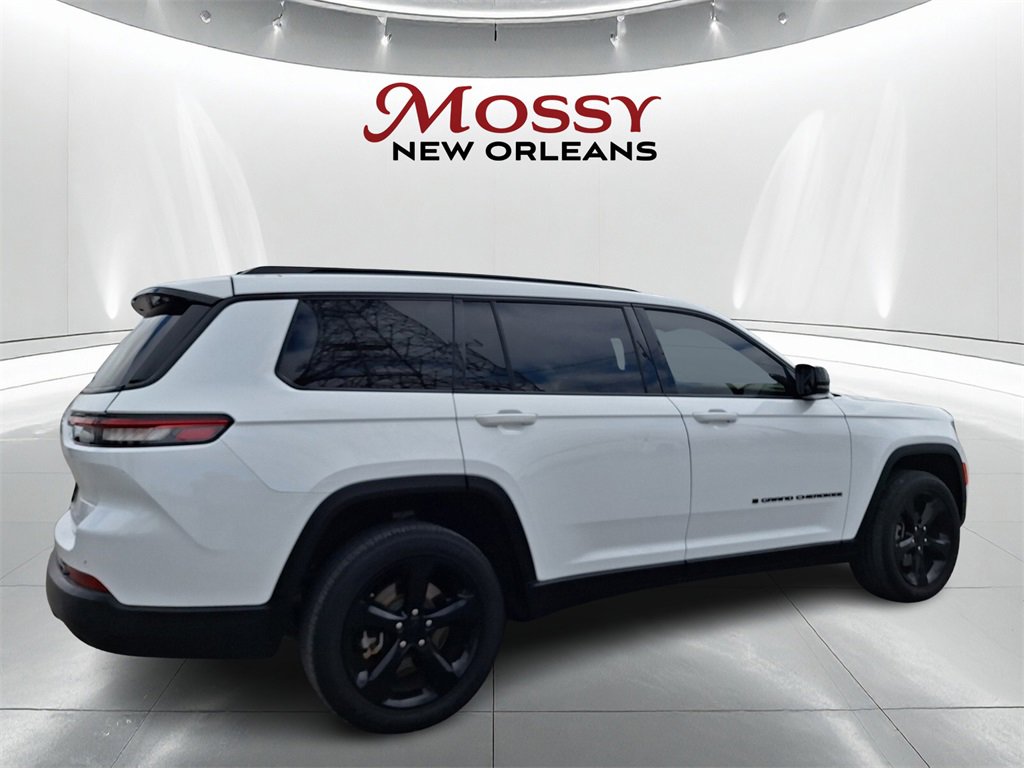 Used 2023 Jeep Grand Cherokee L Laredo image 5