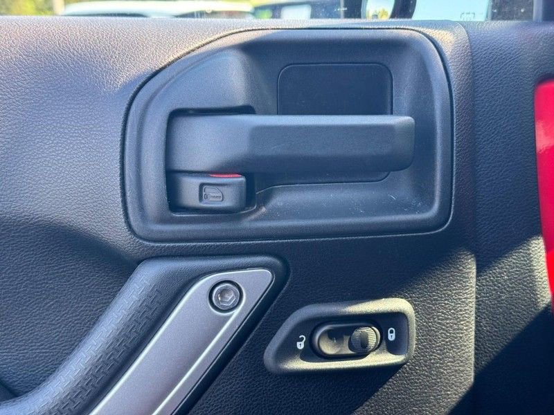 Used 2016 Jeep Wrangler Sahara w/ Connectivity Group image 14