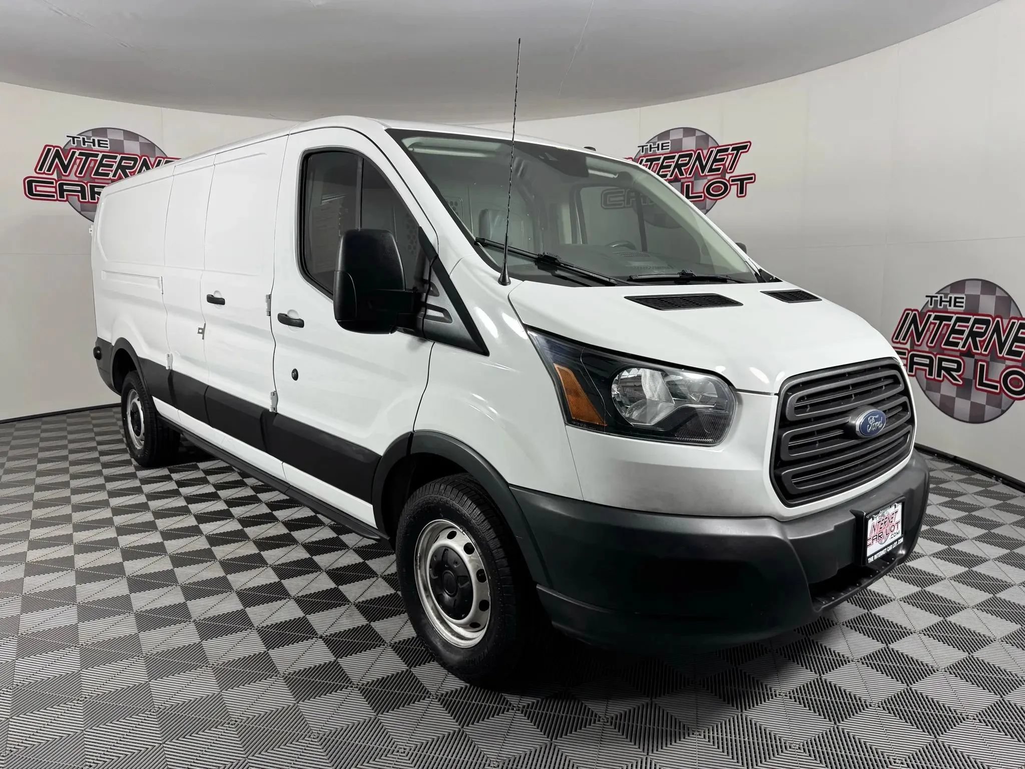 Used 2019 Ford Transit 250 148 Low Roof RWD image 9